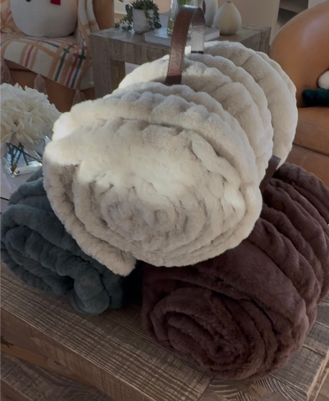 ✨ DreamLavish™ Luxe Faux Fur Throw | PRE-ORDER • 11.14