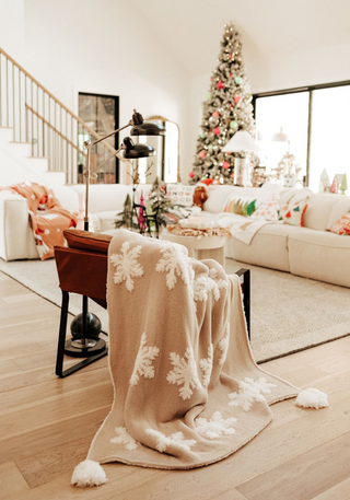 TSC x Amber Massey: 3D Snowflake Buttery Blanket