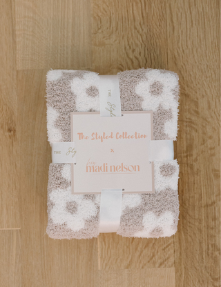 TSC x Madi Nelson: Daisies in Bloom Buttery Blanket