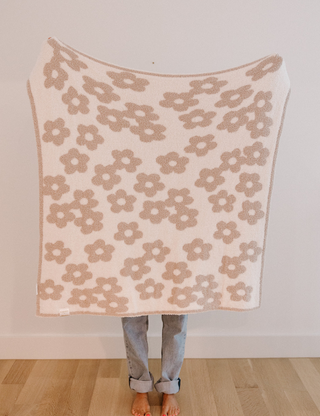 TSC x Madi Nelson: Daisies in Bloom Buttery Blanket